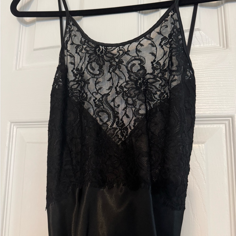 Vintage Josie Elegant Black Lace Nightgown - Picture 2 of 4
